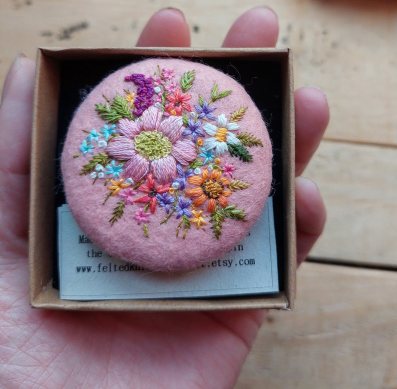 Hand embroidered felt brooch/ Recycled Brooch/Floral brooch zdjęcie 5