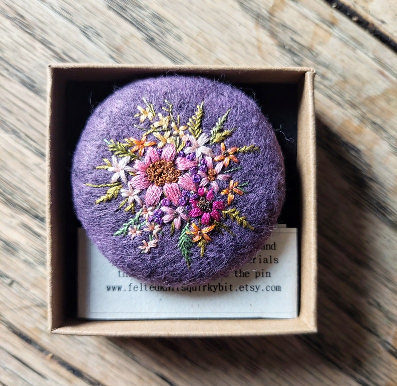 Hand embroidered felt brooch/ Recycled Brooch/Floral brooch zdjęcie 8