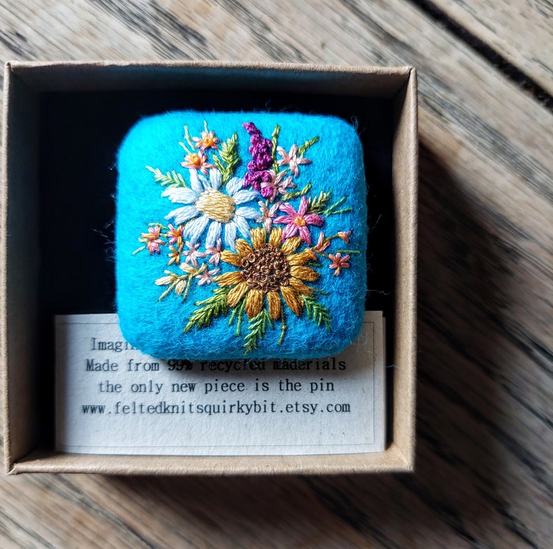 Hand embroidered felt brooch/ Recycled Brooch/Floral brooch zdjęcie 7