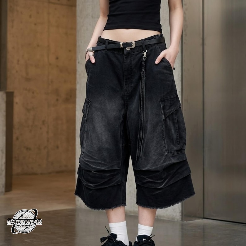 Pleated Denim Jorts | Vintage Wide Leg Shorts | Daily Wear | Retro Y2K Streetwear

Pleated denim jorts for men with a vintage washed finish and loose wide leg fit, styled for Y2K streetwear and casual summer outfits.