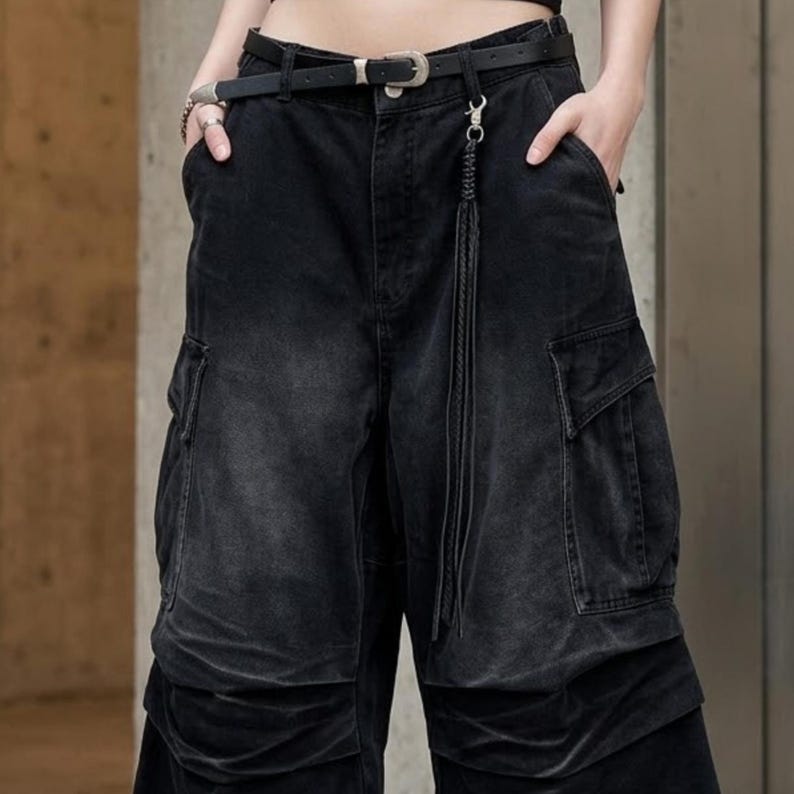 Pleated Denim Jorts | Vintage Wide Leg Shorts | Daily Wear | Retro Y2K Streetwear

Pleated denim jorts for men with a vintage washed finish and loose wide leg fit, styled for Y2K streetwear and casual summer outfits.