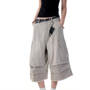 Pleated Denim Jorts | Vintage Wide Leg Shorts | Daily Wear | Retro Y2K Streetwear

Pleated denim jorts for men with a vintage washed finish and loose wide leg fit, styled for Y2K streetwear and casual summer outfits.