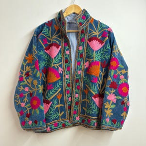 Chaqueta de terciopelo Suzani bordada, abrigo corto floral estilo boho artesanal