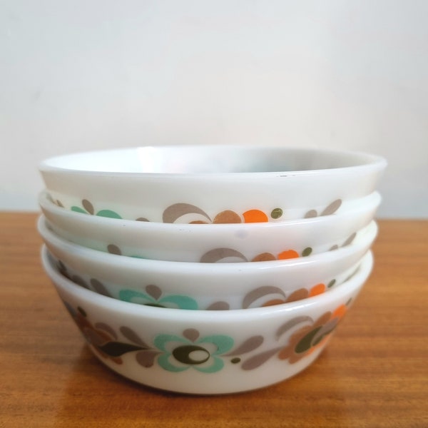 Four JAJ Pyrex Carnaby Tempo Dessert Bowls