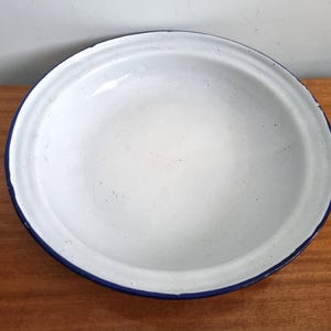 Enamelware Dish, Shallow White and Blue Enamelware Dish, Fruit Bowl, Tin Dish, Rustic Kitchen, Rustic Decor, French Style Decor, Kitchenware