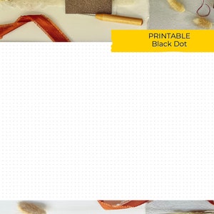 Puede incluir: Papel cuadriculado con puntos negros imprimible. El papel es blanco con puntos negros dispuestos en una cuadrícula. El papel está rodeado de materiales de artesanía, incluyendo un carrete de cinta naranja, una varilla de madera y un trozo de tela.