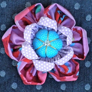 Fabric Flower Pin Brooch Pattern PDF Pattern Tutorial Kanzashi Flowers Headbands Hair Clip Bouquet Embellishments Kaffe Fassett La Todera