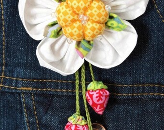 Fabric Flower Pin Brooch Strawberry Pattern PDF Pattern Tutorial Kanzashi Flowers Headbands Hair Clip Bouquet Embellishments  La Todera