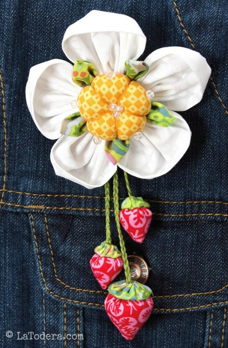 Fabric Flower Pin Brooch Strawberry Pattern PDF Pattern Tutorial Kanzashi Flowers Headbands Hair Clip Bouquet Embellishments La Todera image 1
