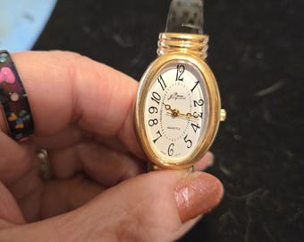 Pierre Jacquard Gold Oval Armreif-Uhr | Klassische minimalistische Quarzuhr