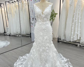 Suknia ślubna syrena z koronki w kwiaty – elegancka suknia ślubna z odkrytymi plecami