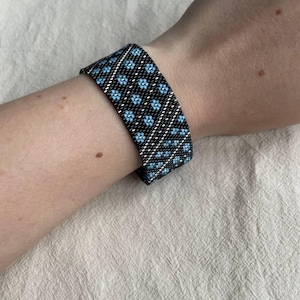 Black Blue Floral Beaded Bracelet Pattern, Miyuki Peyote Stitch Tutorial (PDF Download)