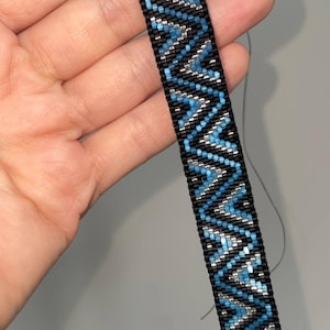 Mönster för blått geometriskt Peyote-armband (PDF-nedladdning)
