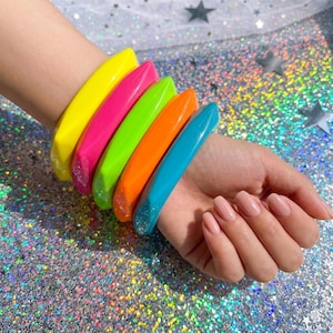 Fyrkantigt akrylarmband i set om 5, färgglatt geometriskt armband, grovt armband i godisfärgat, år 2000-smycken, McBling-armband, stapelbart armband