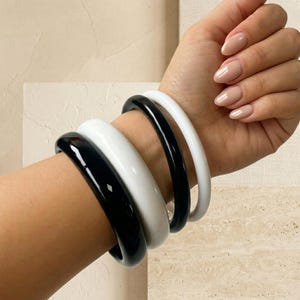 Black and White Bangle Set,Chunky Resin Bangles Set of 4, Monochrome Stacking Bracelets,Dopamine Jewelry · Bold Bracelet Stack, Gift for Her