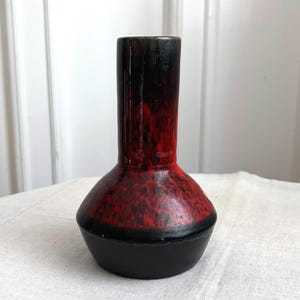 Vaso Ernst Faxe Lava Glaze - Ceramica vintage danese, vaso in ceramica da studio rosso e nero, stile moderno di metà secolo,