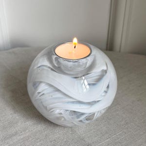 Kosta Boda kaarsenhouder Anna Ehrner Art Glass Orb Zweeds Scandinavisch theelicht Cool Moon