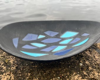Vintage Folke Billander Upsala-Ekeby Gefle Ceramic Bowl, cerámica moderna sueca de mediados de siglo, diseño de hoja de mosaico azul