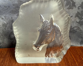 Pisapapeles vintage de cristal Bergdala Glasbruk con forma de caballo, escultura de cabeza de caballo de cristal artístico sueco, decoración escandinava de los años 70 con forma de bloque de hielo.