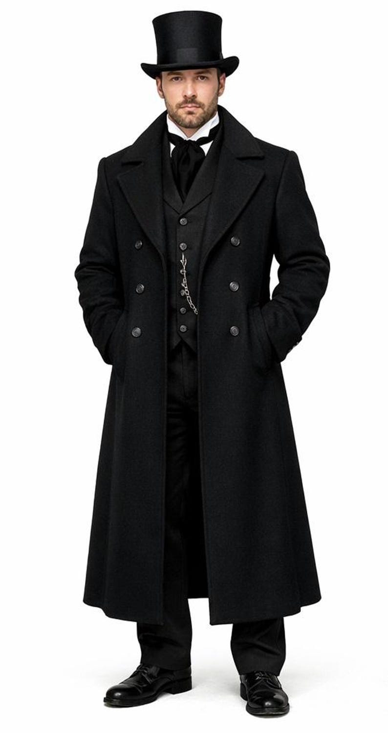 以下が含まれることがあります： 黒いウールコート、ダブルブレストのデザイン、黒いベストとズボンを着用。黒いシルクハットと懐中時計チェーンが含まれています。アンサンブルはクラシックなフォーマルスタイルです。