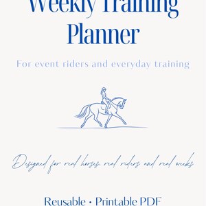 Könnte beinhalten: Ein cremefarbener, druckbarer PDF-Planer mit blauem Text und Illustrationen. Der Titel "Weekly Training Planner" steht oben, darunter der Text "For event riders and everyday training". In der Mitte befindet sich eine Strichzeichnung eines Pferdes und Reiters.