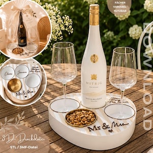 Könnte beinhalten: Ein weiß-gold gestreiftes Serviertablett mit einer Flasche Mitrig Weißburgunder, zwei Weingläsern und einer kleinen goldenen Schale mit Nüssen. Das Tablett trägt die Aufschrift Mr & Mrs sowie weiteren deutschen Text.