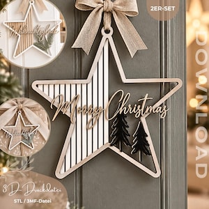 Könnte beinhalten: Ein sternförmiger Wandbehang mit hellem Holzrahmen, vertikalen Lamellen und dem Schriftzug Merry Christmas in Schreibschrift. Auf der rechten Seite befinden sich zwei schwarze Tannenbaumsilhouetten. Eine beigefarbene Schleife aus Jute ist oben.