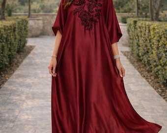 Czerwona haftowana sukienka kaftan z wiskozy – marokański maxi kaftan, luźna sukienka boho dla kobiet