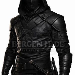 Schwarze Leder Ninja Assassin Kostüm mit Kapuze LARP Rüstung Samurai Krieger Cosplay Outfit Mittelalter