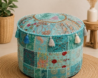 Handgemachter Patchwork Pouf Bezug | Bunt bestickter indischer Boho Ottoman Bezug mit Quasten
