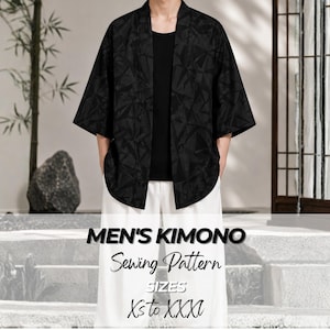 Può includere: Un kimono nero con un sottile motivo geometrico, indossato sopra una maglietta nera e pantaloni bianchi. L'immagine include il testo: MEN'S KIMONO Sewing Pattern SIZES XS to XXXL. Il capo presenta maniche ampie a tre quarti e apertura frontale.