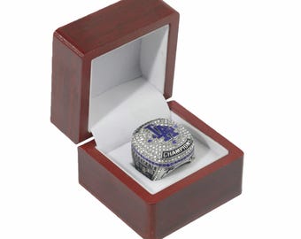 Anello del campionato dei Los Angeles Dodgers del 2025 con scatola espositiva in legno