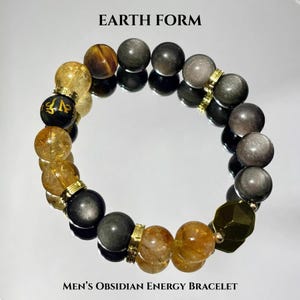 Könnte beinhalten: Ein Armband mit runden und facettierten Perlen in Gold-, Schwarz- und Grautönen. Das Armband enthält goldfarbene Abstandshalter. Der Text "EARTH FORM" und "MEN'S OBSIDIAN ENERGY BRACELET" ist zu sehen.