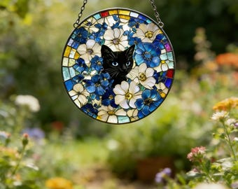 Acchiappasole in vetro colorato con gatto nero, decorazione floreale per finestra con gatto, arredamento gotico cottagecore, arte in vetro con fiori blu, regalo per amanti dei gatti
