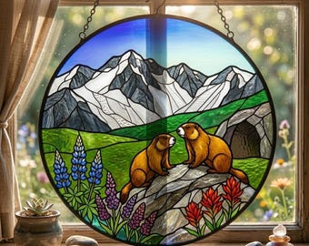 Acchiappasole in vetro colorato con marmotta, decorazione per finestre con fauna selvatica di montagna, arte in vetro a tema natura.