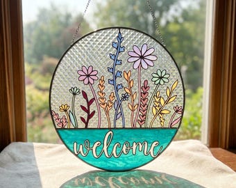 Cartello di benvenuto floreale in vetro colorato / Decorazione rustica da appendere alla finestra