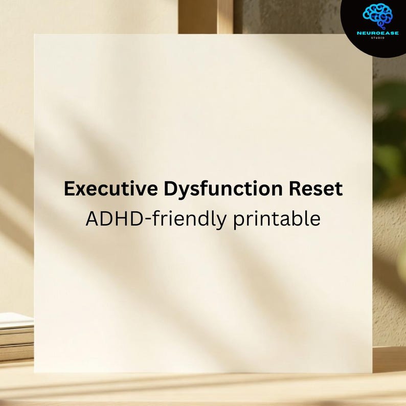Pu&ograve; includere: Un quadrato bianco con il testo "Executive Dysfunction Reset ADHD-friendly printable" in nero. L'immagine ha uno sfondo neutro con ombre e un logo nell'angolo in alto a destra.