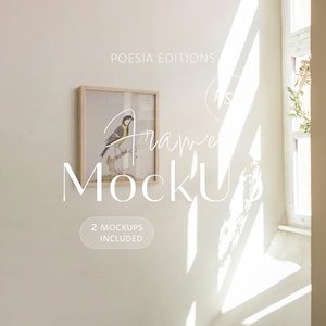 Puede incluir: Un marco de madera clara cuadrado colgado en una pared lisa, que contiene una ilustración de un pájaro posado en una rama. El texto POESIA EDITIONS, Frame MockUp y 2 MOCKUPS INCLUDED está superpuesto en letras blancas.
