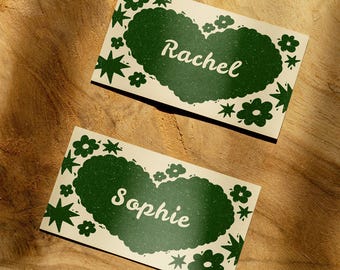 Tarjetas de mesa para bodas estilo boho / Diseño floral retro estilo linograbado / Tarjetas de nombre con corazones de flores dibujadas a mano / Plantilla editable de Canva / BR2