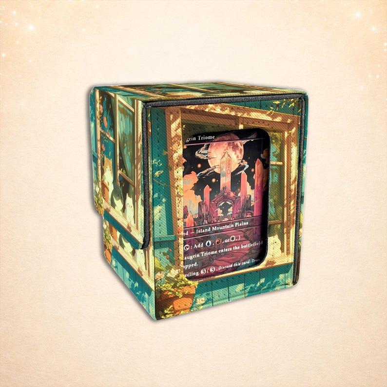 Puede incluir: Una caja cuadrada para barajas de cartas coleccionables con una ilustraci&oacute;n impresa de gatos mirando por una ventana hacia un paisaje con una luna grande y estructuras de cristal. El panel frontal tiene una ventana que muestra la carta Raugrin Triome.