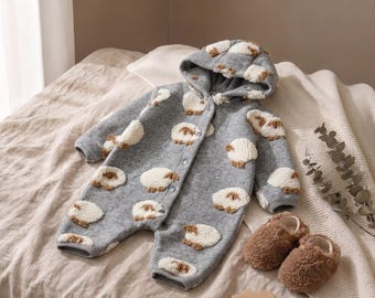 Lammplysch babysparkdräkt, Huvad fårjumpsuit för nyfödd, Fleece vinterdräkt för spädbarn, Mysig varm body, Babyshowerpresent
