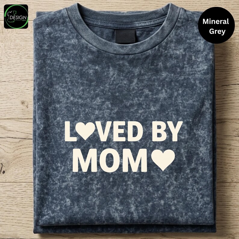 Loved By Mom Mineral Wash Shirt, Vintage Mom Tee, Mothers Day Gift, Cute Mama Shirt, Family Matching Tee bild 3