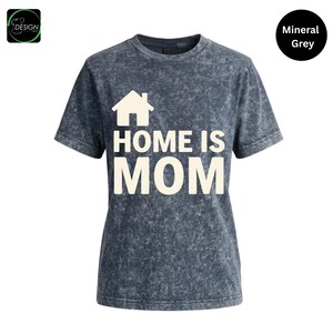 Loved By Mom Mineral Wash Shirt, Vintage Mom Tee, Mothers Day Gift, Cute Mama Shirt, Family Matching Tee bild 6