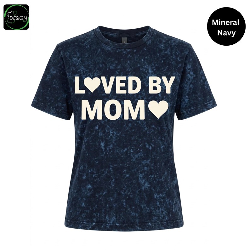 Loved By Mom Mineral Wash Shirt, Vintage Mom Tee, Mothers Day Gift, Cute Mama Shirt, Family Matching Tee bild 5