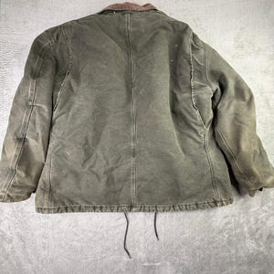 Chaqueta tradicional Carhartt Arctic Quilt con forro en color arenisca, verde musgo descolorido, C26 MS imagen 3