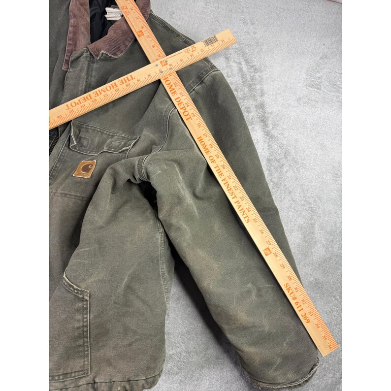 Chaqueta tradicional Carhartt Arctic Quilt con forro en color arenisca, verde musgo descolorido, C26 MS imagen 2