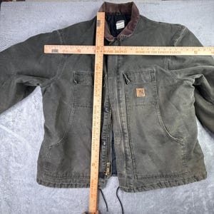 Chaqueta tradicional Carhartt Arctic Quilt con forro en color arenisca, verde musgo descolorido, C26 MS imagen 5