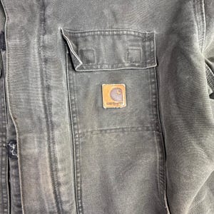 Chaqueta tradicional Carhartt Arctic Quilt con forro en color arenisca, verde musgo descolorido, C26 MS imagen 8