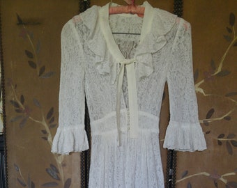 20's white lace maxi 'duster' style dress / night gown with button up waist and ribbon bow at neck