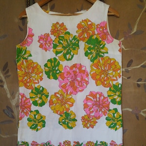 60’s Graphic Floral Pop White Shift Dress
